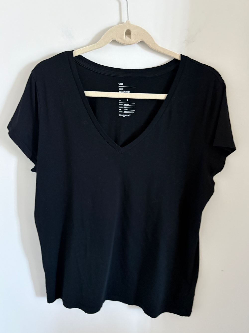 GAP Black V-Neck Short Sleeve T-Shirt Soft Size L 100% Cotton Pima